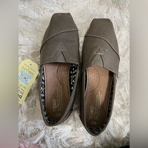 Toms NWT